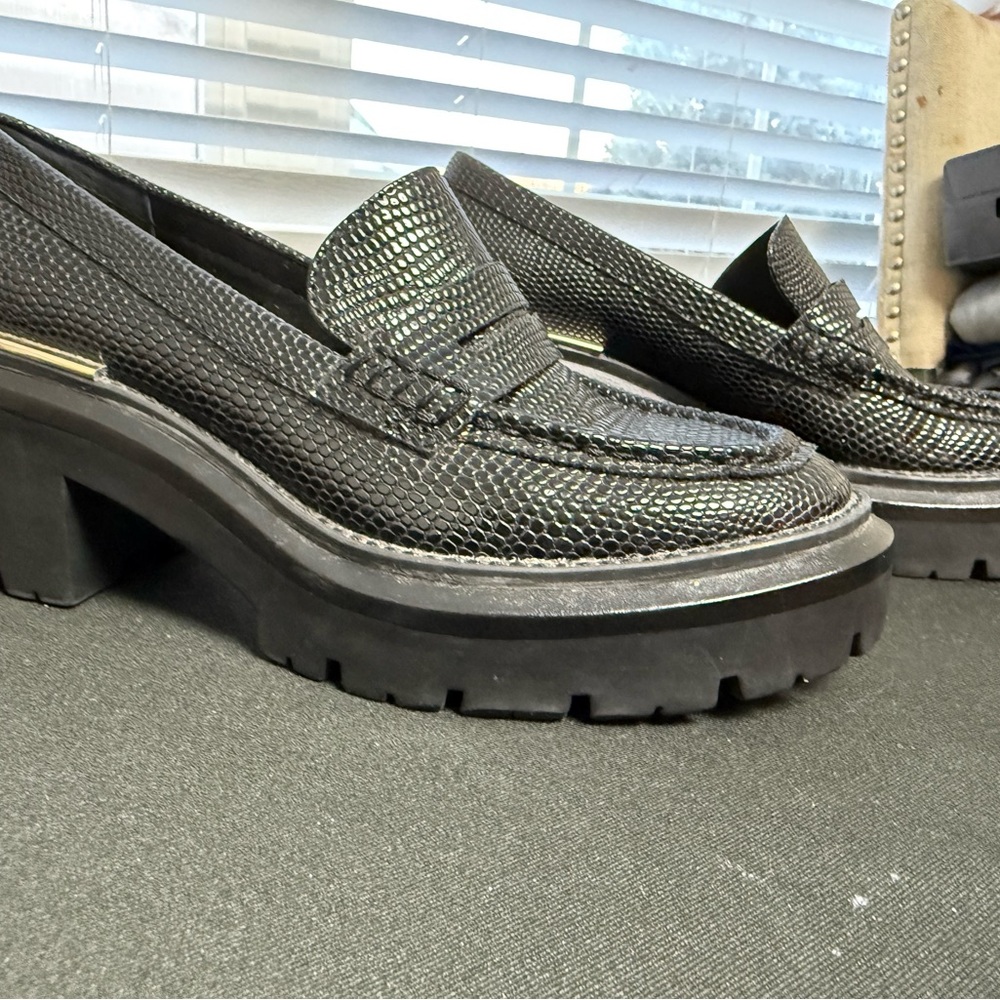 Black Textured platform Women's Loafers (don’t know size assuming 6 or 6 /2) - Picture 10 of 12
